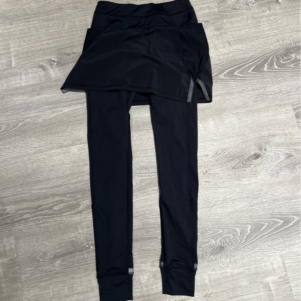 Women’s Athleta Tennis Skirt w/leggings